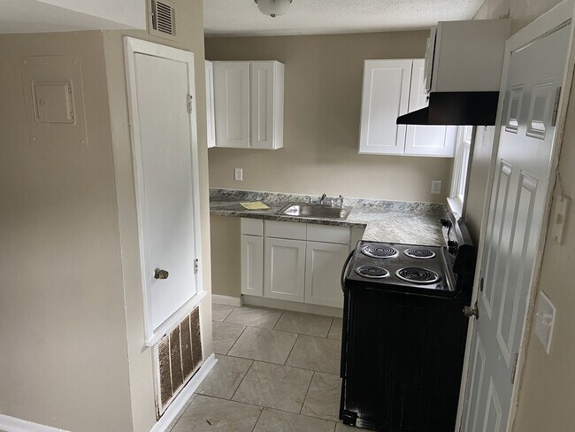 Building Photo - 1307 County Home Rd