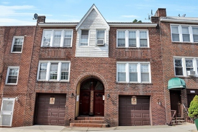 Primary Photo - 74-76 St Pauls Ave