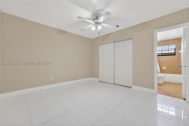 Foto del edificio - 18930 NW 44th Ave