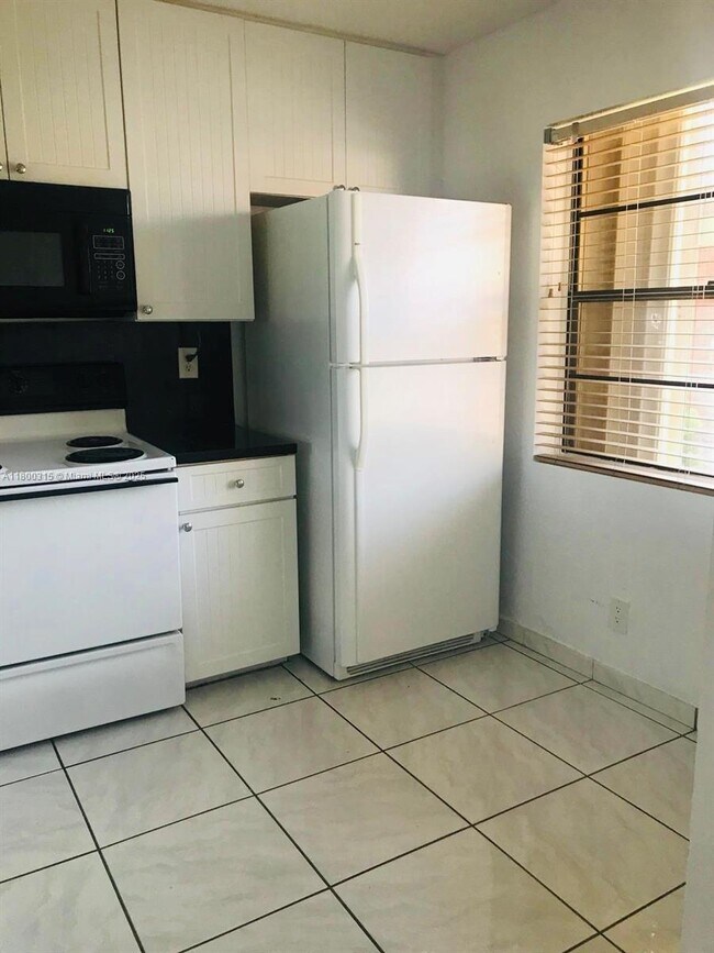 Foto del edificio - 6257 NW 171st St