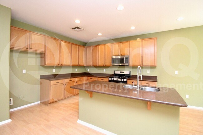 Foto del edificio - 1199 E Browning Pl