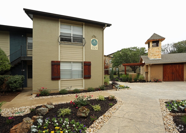 Building Photo - Toscana Apartments
