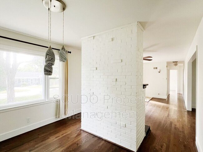 Foto del edificio - 5730 Beverly Ln