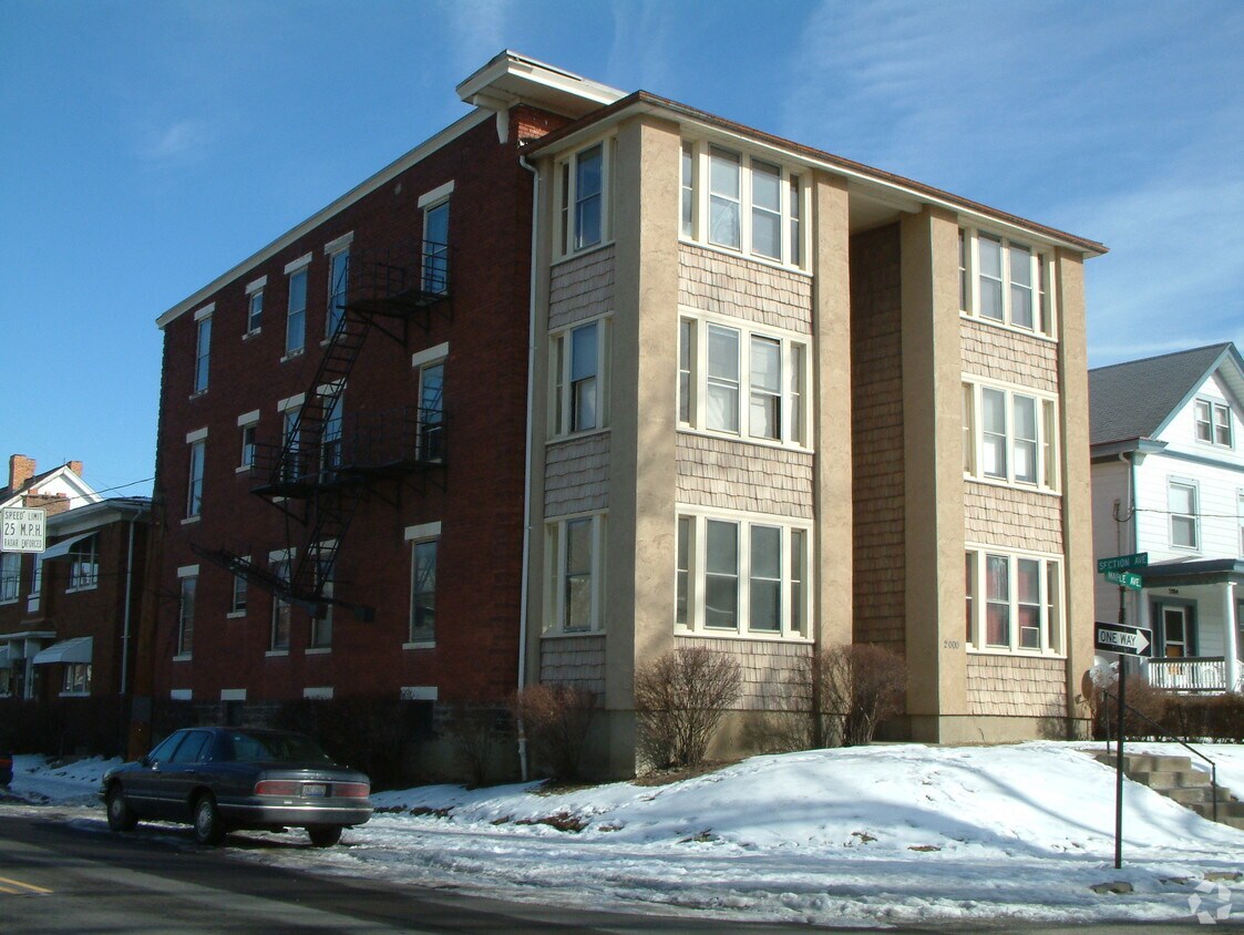 Building Photo - 2000 Maple Ave