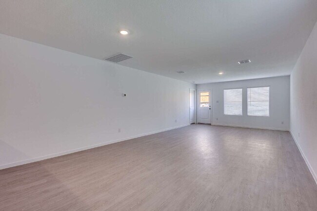Foto del edificio - Be the First to Live Here $2,200 – Spaciou...