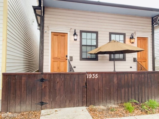 Building Photo - 3 br, 2 bath Apartment - 1935 Washington Ave