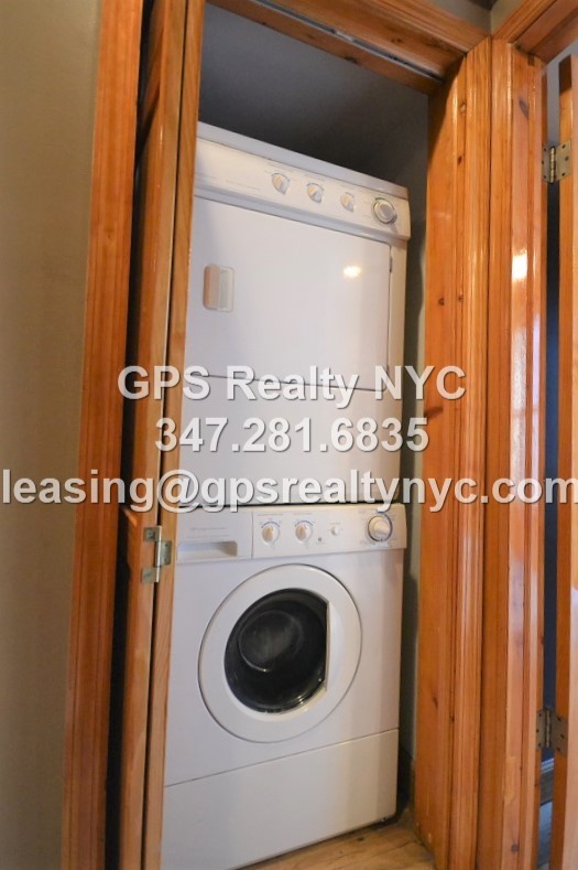 Building Photo - 339 W 71st St