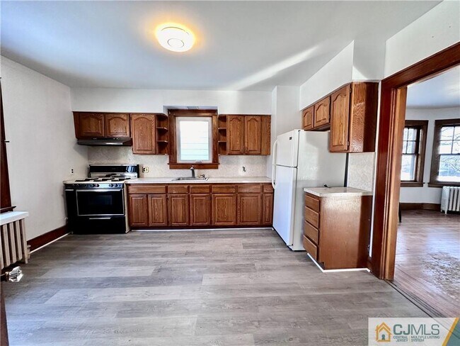 Building Photo - 560 Spruce Ave