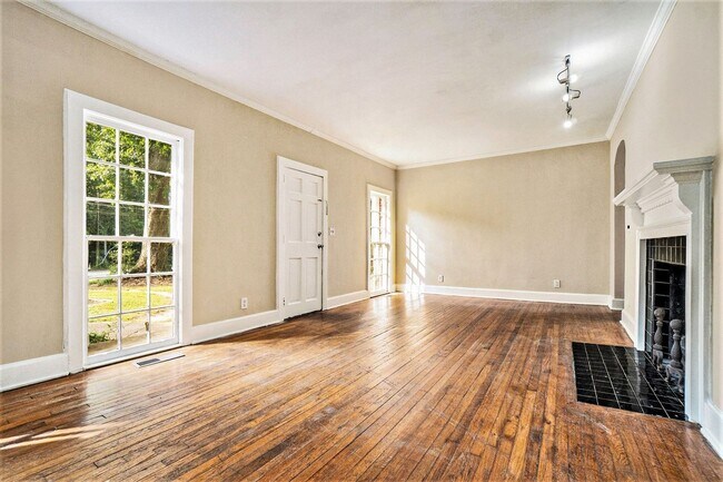 Building Photo - 2 bdrm, 2 bath home near Emory & CDC