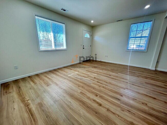 Foto del edificio - 2909 Oakdale Ave