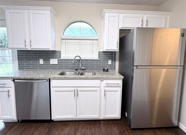 Foto del edificio - 12609 Linford Dr