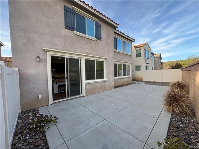 Foto del edificio - Stunning 4-bedroom, 3-bathroom home