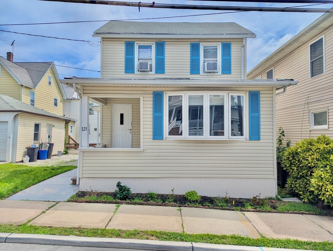 Primary Photo - 121 S Feltus St