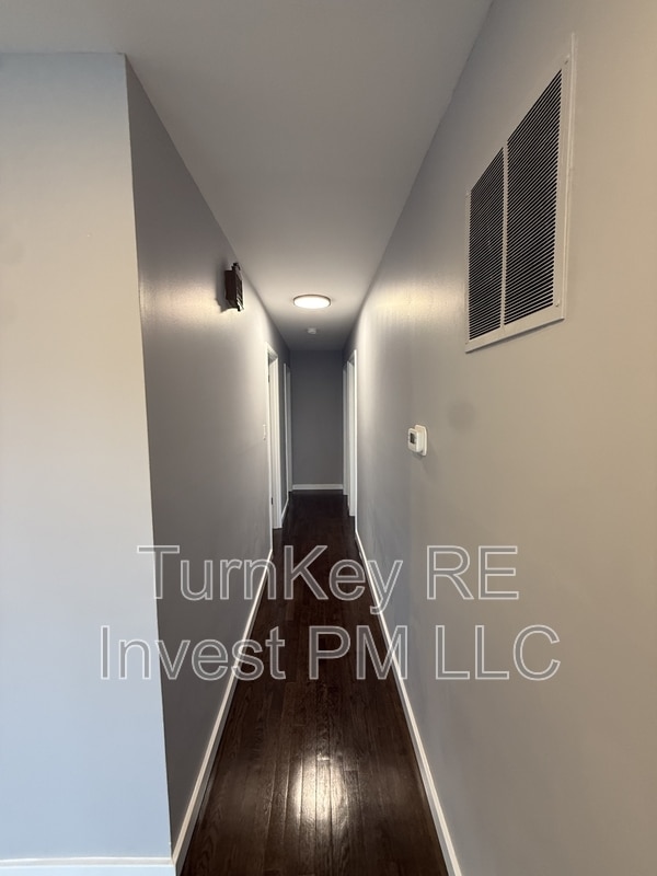 Building Photo - 7732 S Lotus Ave