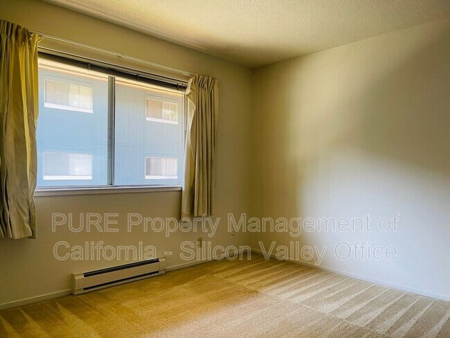 Building Photo - 121 Buckingham Dr