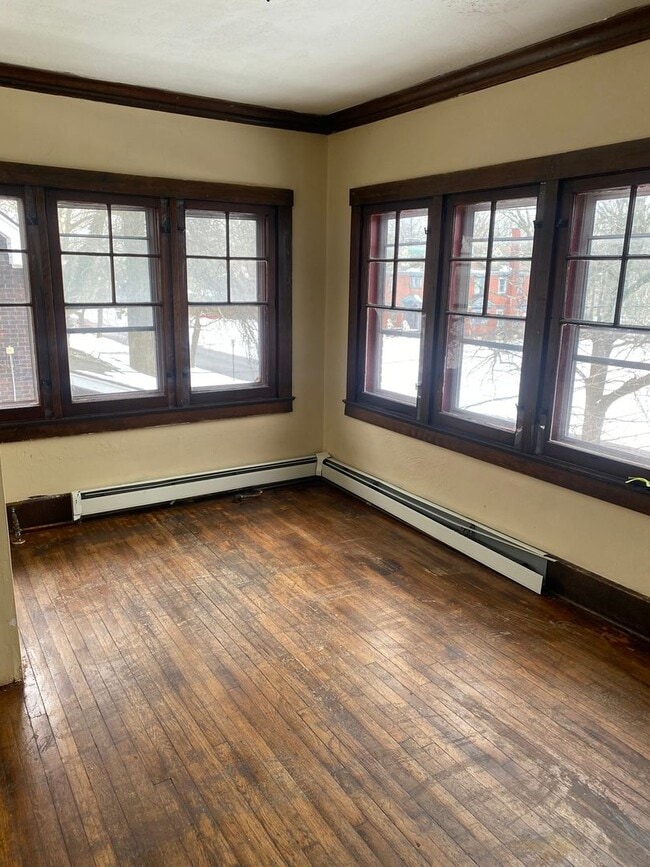 Building Photo - 280 Fairgreen Ave