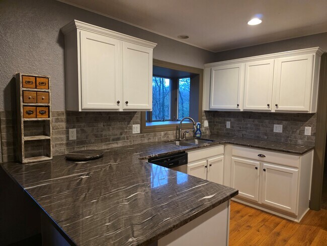 Foto del edificio - 2924 S Walnut Hill Dr