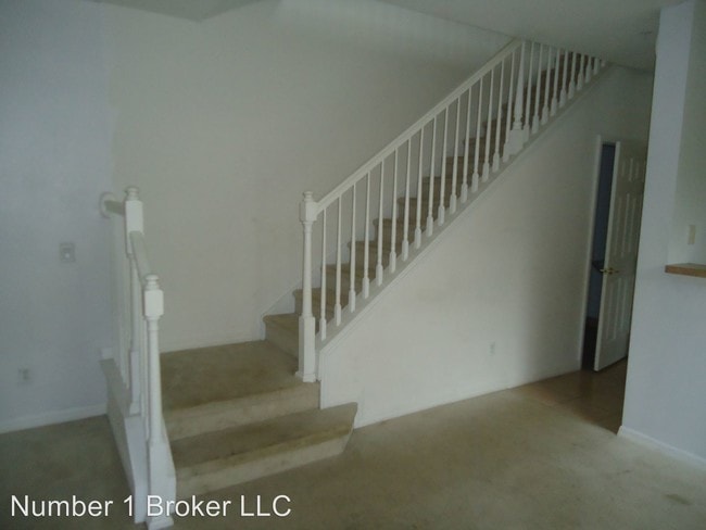 Building Photo - 10655 Regent Square Dr