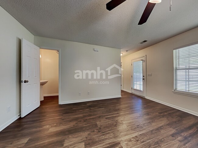 Foto del edificio - 119 Macallan Ct