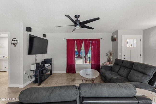 Foto del edificio - 4716 W Christy Dr