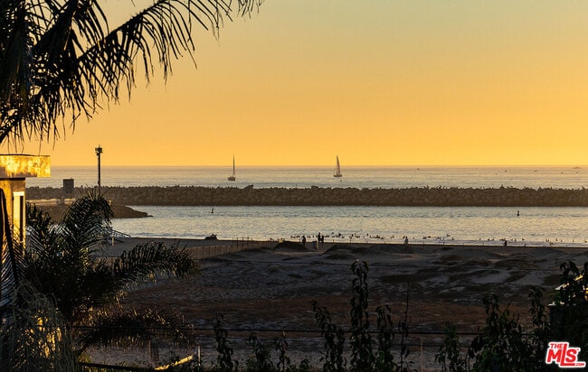 Building Photo - 5317 Pacific Ave