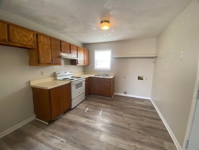 Building Photo - 453 Otis Dr