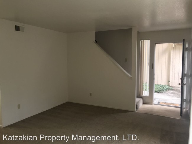 Building Photo - 1645 Blackoak Dr