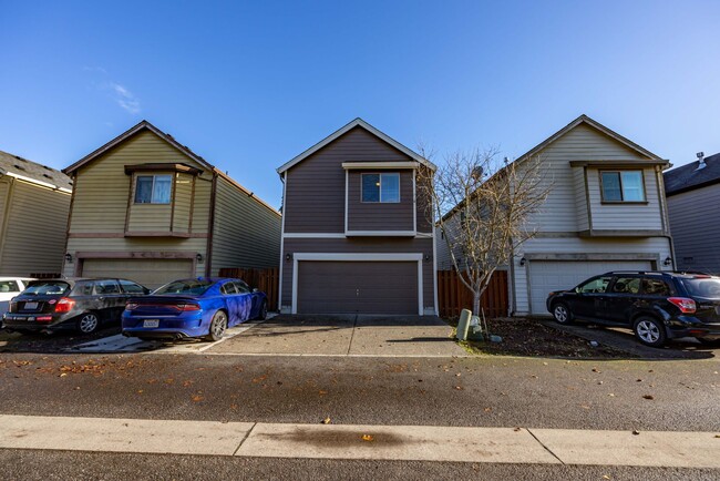 Building Photo - Three bedroom home in Orchards.