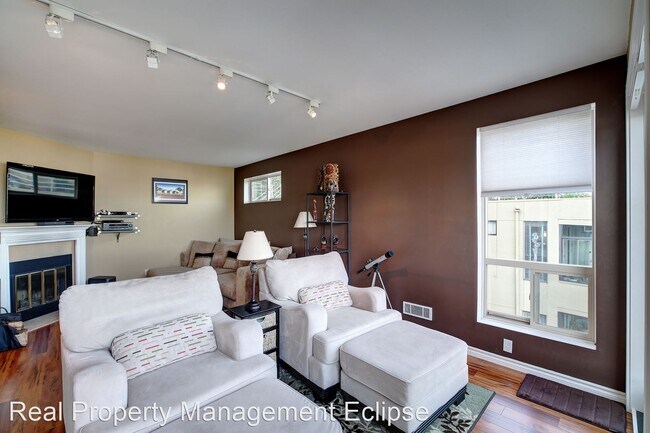 Building Photo - 2 br, 2 bath House - 2125 Westlake Ave N. ...