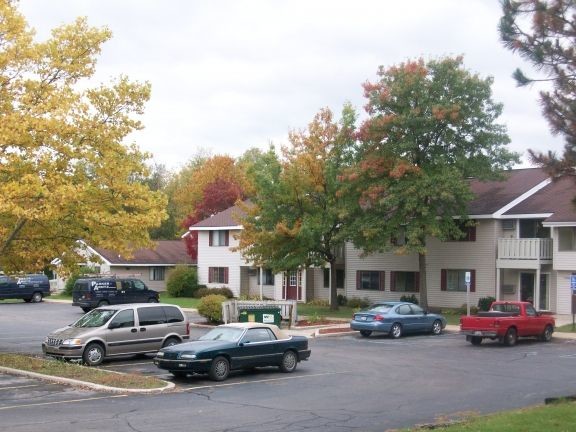 Beautiful landscape surrounds the complex, with plenty of spacious parking. - Woodridge