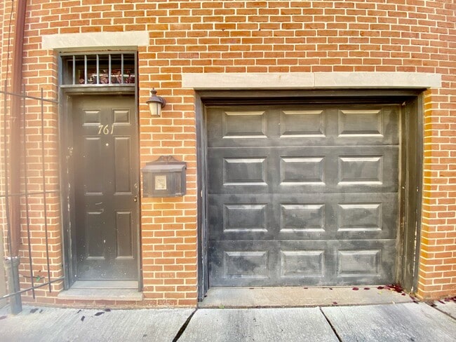 Building Photo - 761 S Mole St