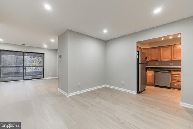 Building Photo - 1020 N Stafford St