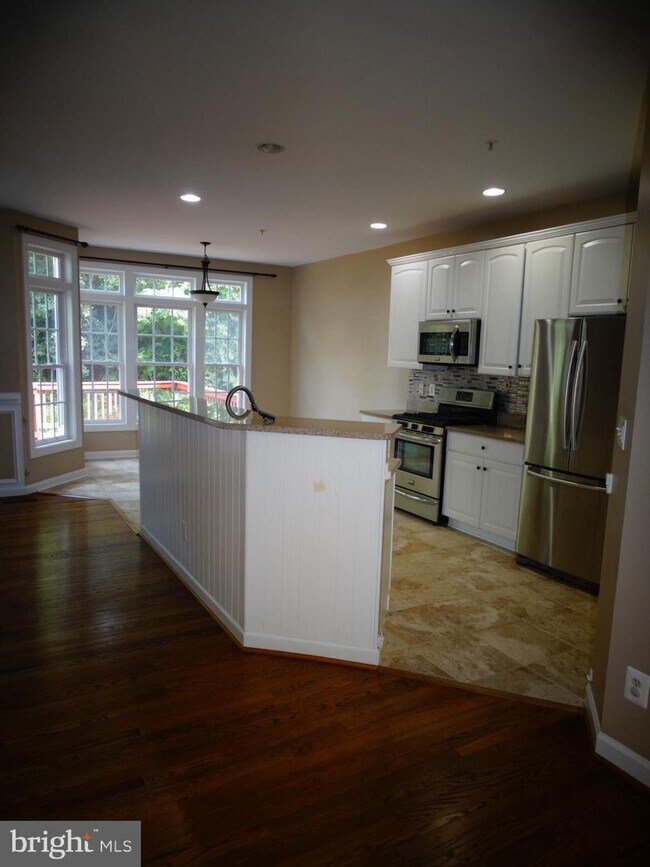 Building Photo - 10604 Ashford Way