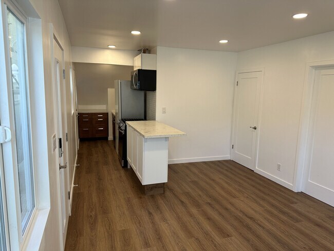 Cocina y sala de estar - 116 45th St