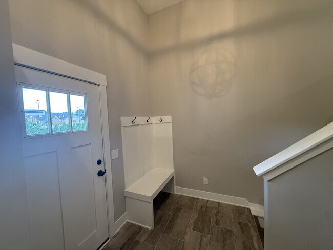 Foto del edificio - 3 bed, 2 bath Townhouse SE Grand Rapids