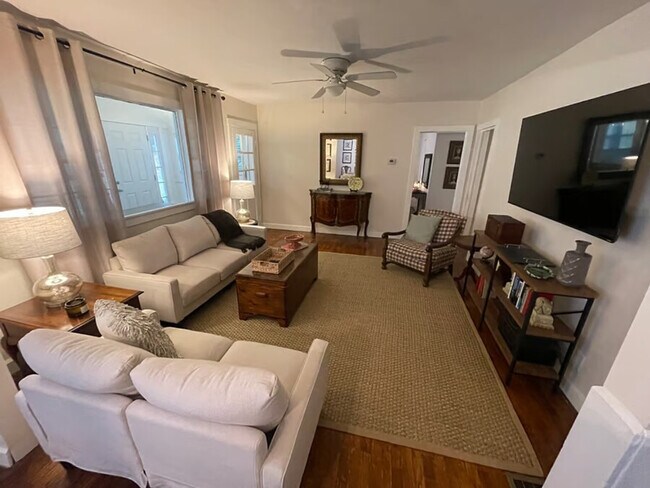 Foto del edificio - 161 Calhoun Rd