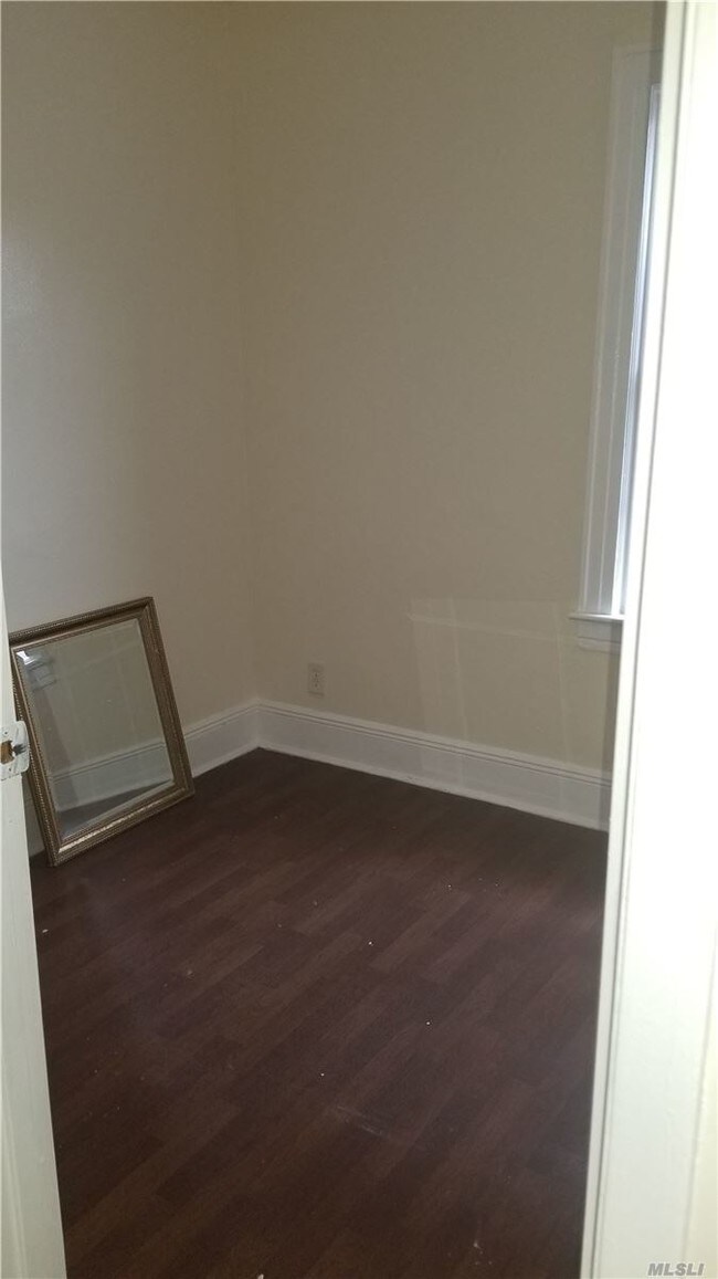 Foto del edificio - 48-39 58th Ln