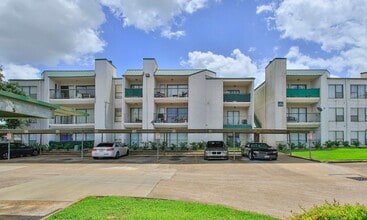 Building Photo - 2822 S Bartell Dr