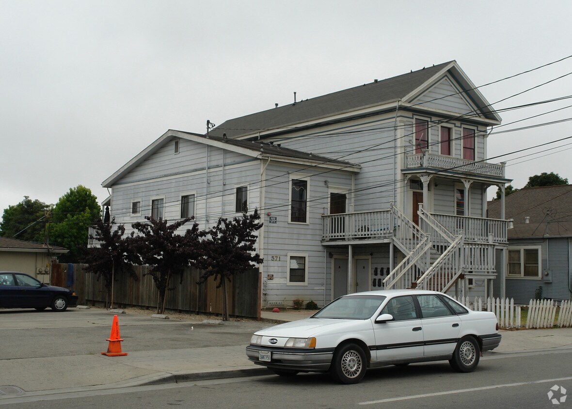 Building Photo - 571 Rodriguez St