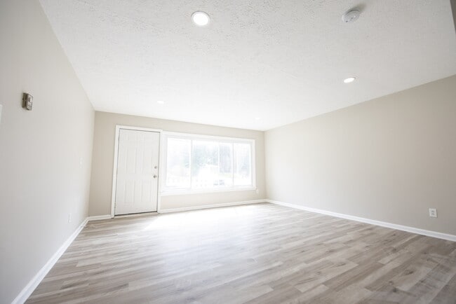 Building Photo - 9328 W Ridgewood Dr