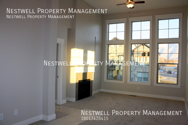 Foto del edificio - Beautiful Sandy townhome
