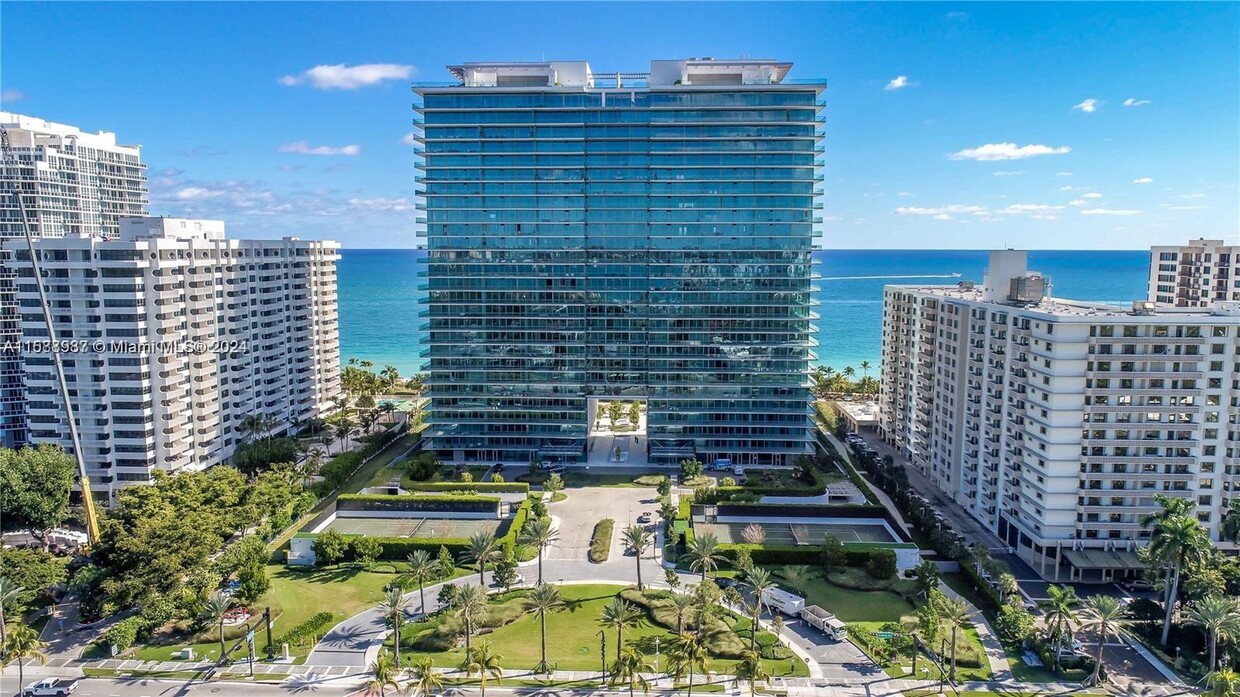 Foto principal - 10203 Collins Ave