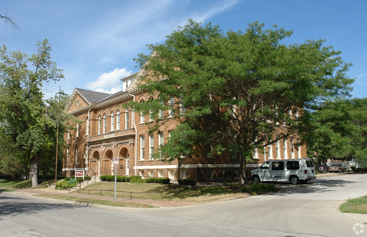 Saunders School - Apartments in Omaha, NE | Apartments.com