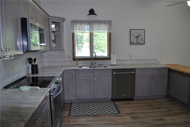 Building Photo - 25 Hathorn Rd