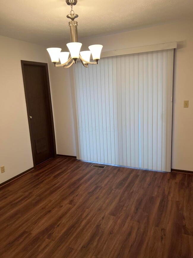 Building Photo - 217 Lee's Pl