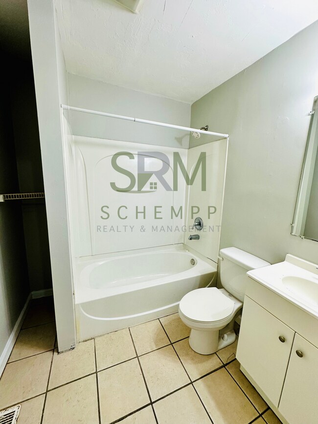 Building Photo - 913 Euclid Ave