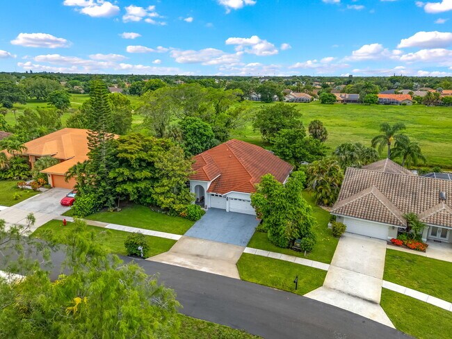 Building Photo - 1732 Farmington Cir
