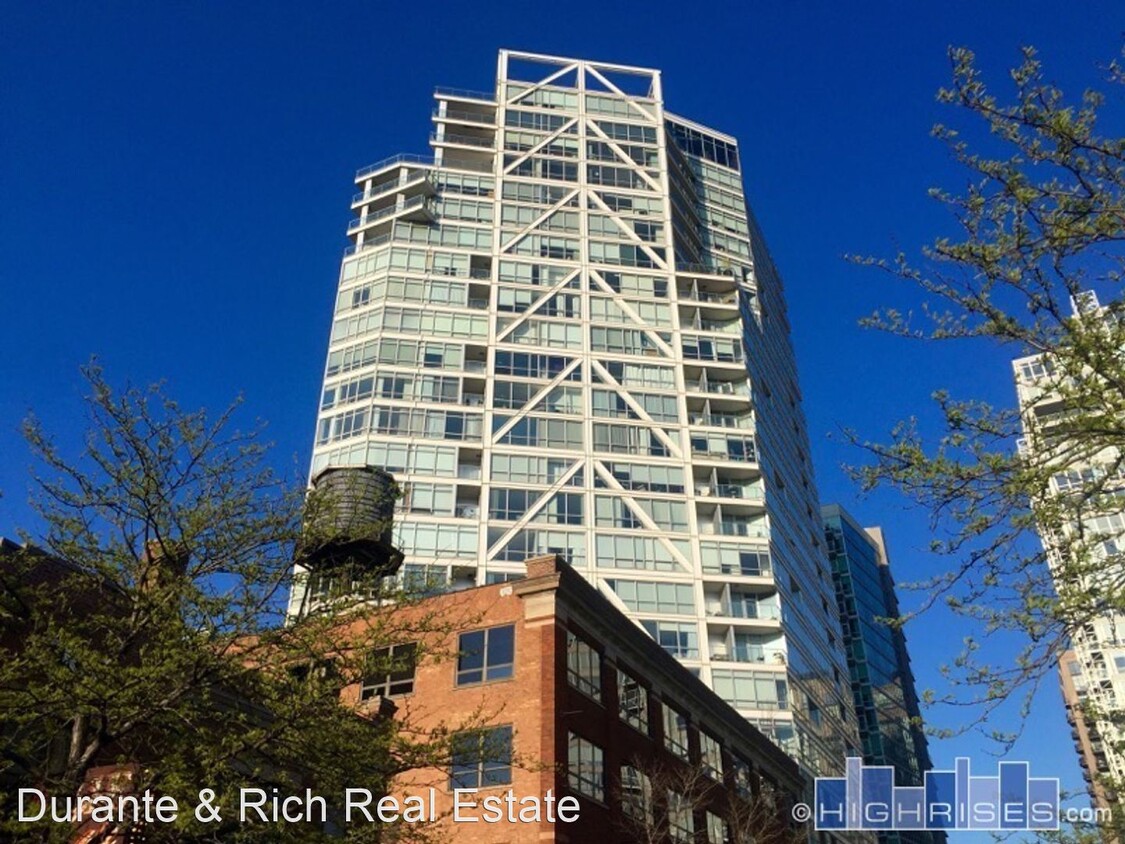 Foto principal - Studio, 1 bath House - 510 W Erie Street U...