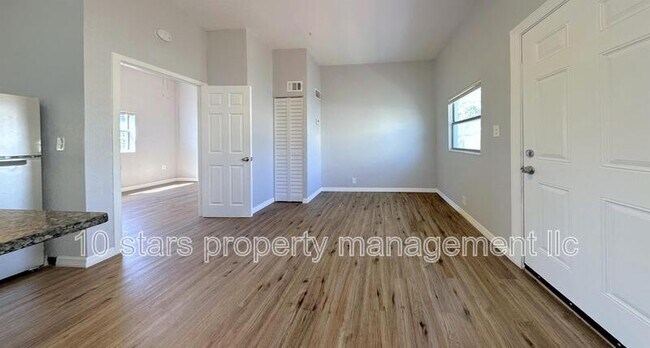 Foto del edificio - 14125 Palm Street #4