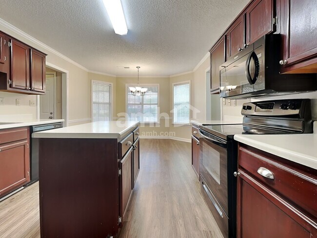 Foto del edificio - 6556 Brickmont Rd